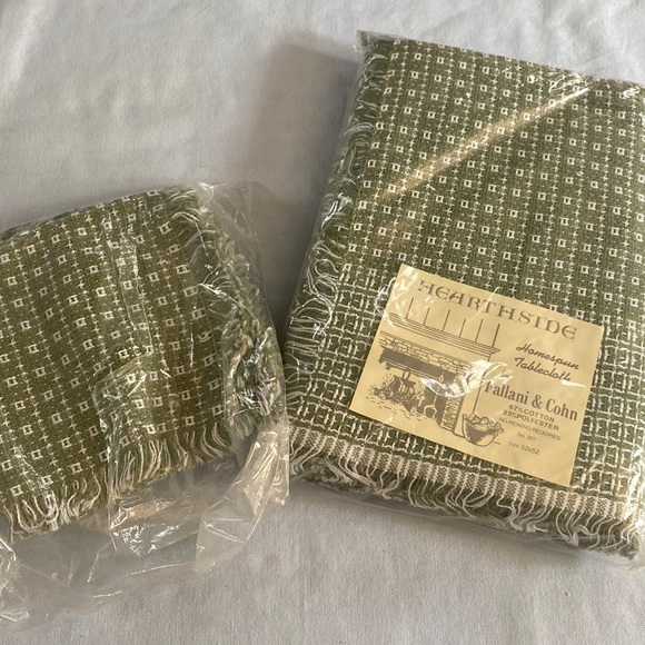 Vintage Hearthside Homespun Tablecloth & Napkins by Fallani & Cohn - Picture 1 of 6